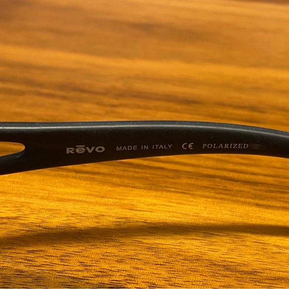 Revo polarized sunglasses with case - Picture 12 of 14